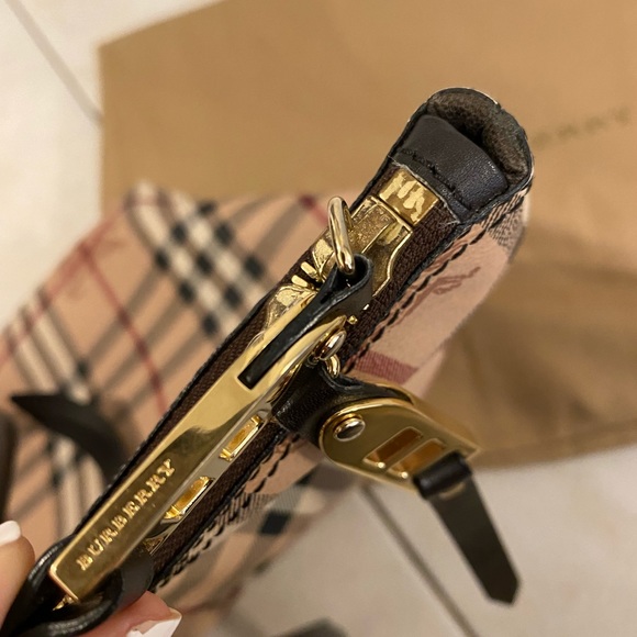 Burberry Tote - Picture 5 of 13